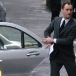 Jude-Law-arrives-at-the-Old-Bailey