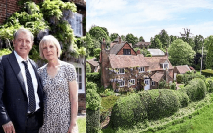 Locking up a constable – Cottage for sale with a cell – Constables Cottage, Dog Kennel Lane, Chorleywood Common, Chorleywood, Rickmansworth, Hertfordshire, WD3 5EL – £1.5 million or $2 million or €1.8 million – John Roberts & Co.