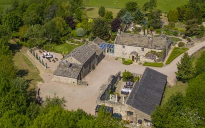 Checkmate – Low House, Eskrigge, Gressingham, Lancaster, Lancashire, LA2 8LX – For sale with Matthews Benjamin Fine & Country – Reduced in price from £1.79 million ($2.24 million, €2.11 million or درهم7.78 million) to £1.69 million ($2.12 million, €1.99 million or درهم8.24 million)
