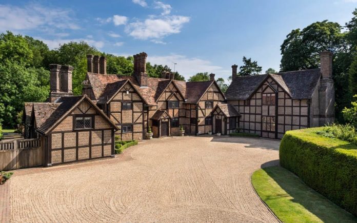 Making a Manor – £2.55m Osbrooks, Capel, Dorking, Surrey, RH5 5JN – Refurbished Grade II listed Surrey manor house with connections to Detmar Blow and Gertrude Jekyll for sale for £2.55 million ($3.32 million, €2.96 million or درهم12.20 million) through Sotheby’s International Realty.