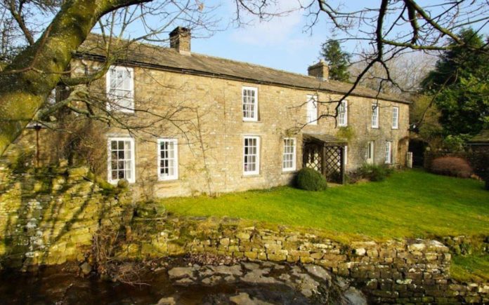 Painting & Poetry – Mill Gill House, Askrigg, Leyburn, North Yorkshire, DL8 3HR – For sale through Robin Jessop for £850,000 ($1.06 million, €987,000 or درهم3.91 million)