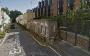 Narrow in Knightsbridge – 2.5-foot wide house sells for £810,000 –Tiny, 2.5-foot deep “corridor house” 1B Ennismore Gardens Mews, Knightsbridge, London, SW7 1HX sells for £810,000 ($1 million, €936,000 or درهم3.7 million) at Savills auction