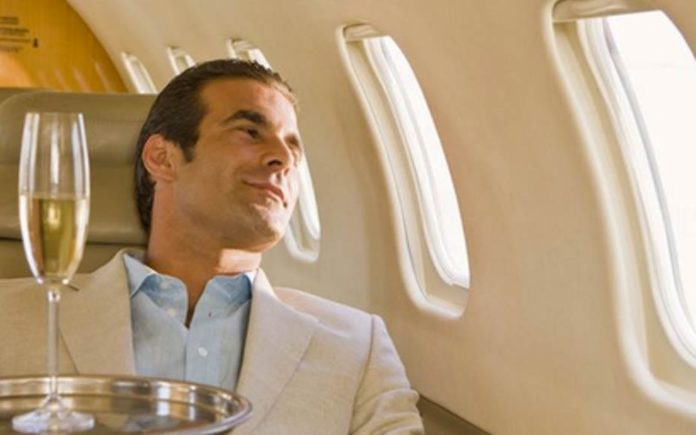 The Air Went Pop – Canadian Daniel Macduff sues Sunwing Airlines because he was given sparkling wine instead of champagne.