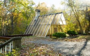 A Tremendous Triangle – Iconic modernist house at 160 Mill Road, New Canaan, Fairfield County, Connecticut, CT 06840, USA – Sixth of the Harvard Five architect John Black Lee (1924 – 2016) – The Triangle House – Originally priced at £1.2 million ($1.5 million or €1.4 million or درهم‎‎5.5 million) and has now been reduced by 60% to just £471,000 ($750,000 or €658,000 or درهم‎‎2.8 million)