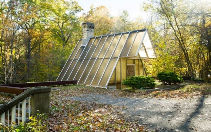 A Tremendous Triangle – Iconic modernist house at 160 Mill Road, New Canaan, Fairfield County, Connecticut, CT 06840, USA – Sixth of the Harvard Five architect John Black Lee (1924 – 2016) – The Triangle House – Originally priced at £1.2 million ($1.5 million or €1.4 million or درهم‎‎5.5 million) and has now been reduced by 60% to just £471,000 ($750,000 or €658,000 or درهم‎‎2.8 million)