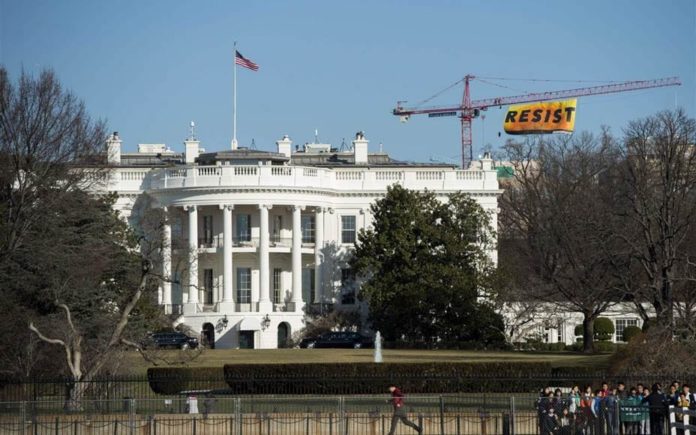 Picture of the Week – Resisting Trump – Donald Trump forced to face resistance