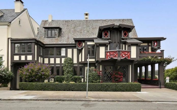 Great Minus Garden – Roos House, 3500 Jackson Street at Locust, Presidio Heights, San Francisco, CA 94118, United States of America – For sale for £12.2 million ($16 million million, €14 million or درهم58.8 million) through Nina Hatvany. Built for Leon and Elizabeth Roos by Bernard Maybeck. Owned by Dr. Jane Schaefer Roos, the widow of Leslie Roos.