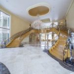 Scarlett-OHara-might-have-liked-the-staircase