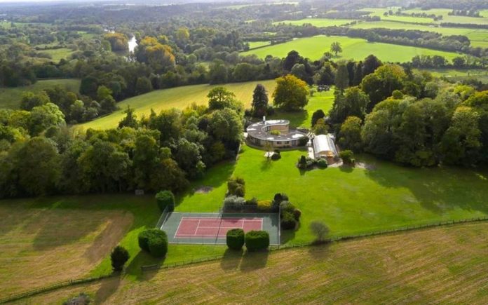 In the Round – Templecombe House, Wargrave Road, Henley-on-Thames, Oxfordshire, RG9 3HU, United Kingdom – C-shaped glass and stone house complete with a Grade II listed set of Druid stones for sale for £7 million ($9.2 million, €7.8 million or درهم33.9 million) through Savills. Neighbour to billionaire fugitive financier Andrey Borodin’s Park Place Estate.