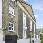 The-Court-House-is-situated-on-a-narrow-walkway-just-off-Old-Church-Street-in-Chelsea