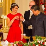 The-Duchess-of-Cambridge-clinks-glasses-with-Xi-Jinping-1