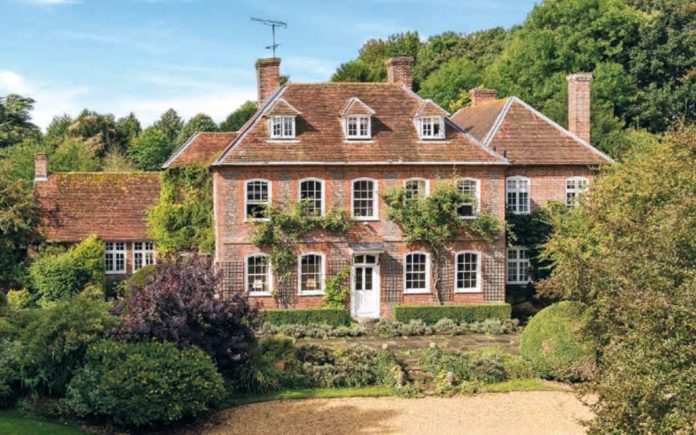 Mind Your Manor – The Manor House, Cholderton, Salibsury, Wiltshire, SP4 0DW – £3.85 million ($4.8 million, €4.5 million or درهم17.7 million)