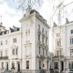 The-apartment-is-situated-within-a-building-occupying-a-corner-of-Ovington-Square