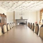 The-decoration-of-the-dining-room-looks-like-something-one-might-find-in-an-Arab-embassy-1