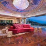 The-decoration-of-the-house-can-certainly-be-described-as-opulent-1