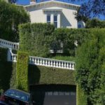The-exterior-of-the-house-from-street-level-1