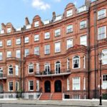 The-flat-is-situated-on-the-favoured-western-side-of-Lennox-Gardens-1