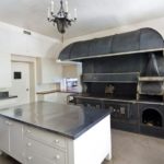 The-kitchen-is-anything-but-modern-1