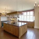 The-kitchen-is-surprisingly-modern-1