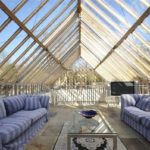 The-main-entertaining-area-takes-the-form-of-this-60-foot-by-27-foot-glass-roofed-space