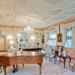 The-music-room-features-17th-century-paneling-1