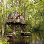 The-professionally-constructed-treehouse-1