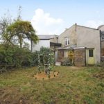 The-somewhat-otherwise-neglected-garden-comes-complete-with-a-memorial-to-the-pair