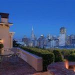 There-are-spectacular-views-over-San-Francisco-from-this-terrace-1