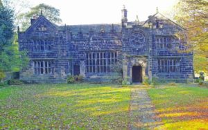 A Wheel Window – Wood Lane Hall, Wood Lane, Sowerby Bridge, West Yorkshire, HX6 1NE, United Kingdom – For sale for £750,000 ($980,000, €842,000 or درهم3.6 million) through Edkins & Holmes - Grade I listed Tudor open hall house for sale; it comes complete with a replica cabin from a 1920s ocean liner and an ‘apple and pear wheel window’