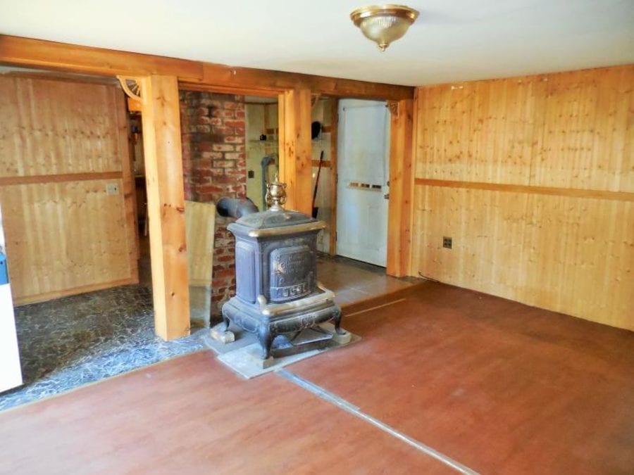 Come Enjoy! £48,300 ($59,900) for 14 Smith Hill Road, Wellington, Piscataquis County, Maine, ME 04942, United States of America – Edwardian cottage with 22 acres of land in Wellington, Maine for sale for the same price as a brand new Land Rover Discovery.