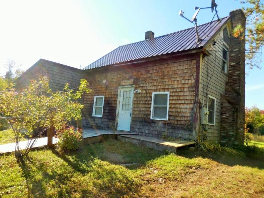 Come Enjoy! £48,300 ($59,900) for 14 Smith Hill Road, Wellington, Piscataquis County, Maine, ME 04942, United States of America – Edwardian cottage with 22 acres of land in Wellington, Maine for sale for the same price as a brand new Land Rover Discovery.