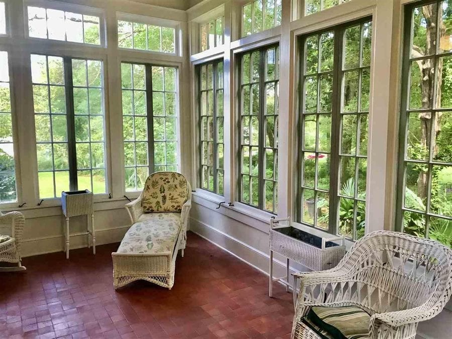 A Mini White House in Mississippi – £299,000 ($378,000, €335,000 or درهم544,000) for Mississippi mini mansion The Robert L. Covington House, 240 South Extension Street, Hazlehurst, Copiah County, Mississippi, MS 39083, United States of America through agents McIntosh & Associates LLC, Realtors – Colonial Revival ‘Mini White House’ on an 8-acre plot in Mississippi for sale for just £299,000 or £56 per square foot; the mini mansion is listed on the National Register of Historic Places