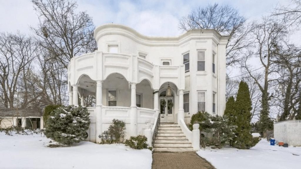 A Christmas Nightmare – 26 Cloverdale Avenue, Upper Darby, Delaware County, Pennsylvania, PA 19082, United States of America – Listed for sale for £221,000 ($300,000, €246,000 or درهم1.1 million), a sum 512% higher than the sale price twenty years prior, through Howard Hanna Real Estate Services in December 2020 – “Mini castle” in Pennsylvania goes on sale for 512% more than it sold for in 2000 in spite of its decoration being nightmare nasty.