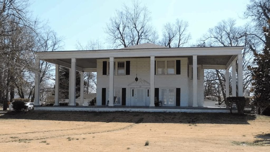 Gone with the Wind (on a Bargain Basement Budget) – 221 Poplar Street, Ridgely, Lake County, Tennessee, TN 38080, United States of America – ‘Antebellum style’ residence in Tennessee that looks like a ‘bargain basement budget’ ‘Gone with the Wind’ house for sale for just £128,000 ($179,900, €150,100 or درهم660,700) or the equivalent of £36 per square foot ($50, €42 or درهم184 per square foot) by agents Carousel Realty of Dyer County.
