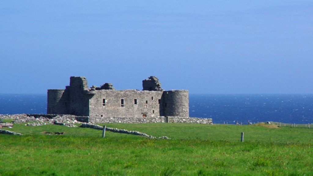 Bargaining Britain’s Northernmost Castle – £130,000 for Muness Castle, Unst, Shetland Isles, Scotland, ZE2 9DL, United Kingdom – Grade A listed freehold Scottish castle with cottages, barony title, gold and copper reserves and 240 acres of land goes to auction for just £130,000 just as plans for a space centre are announced in the vicinity – To be sold by Future Property Auctions of Glasgow on 23rd April 2021.