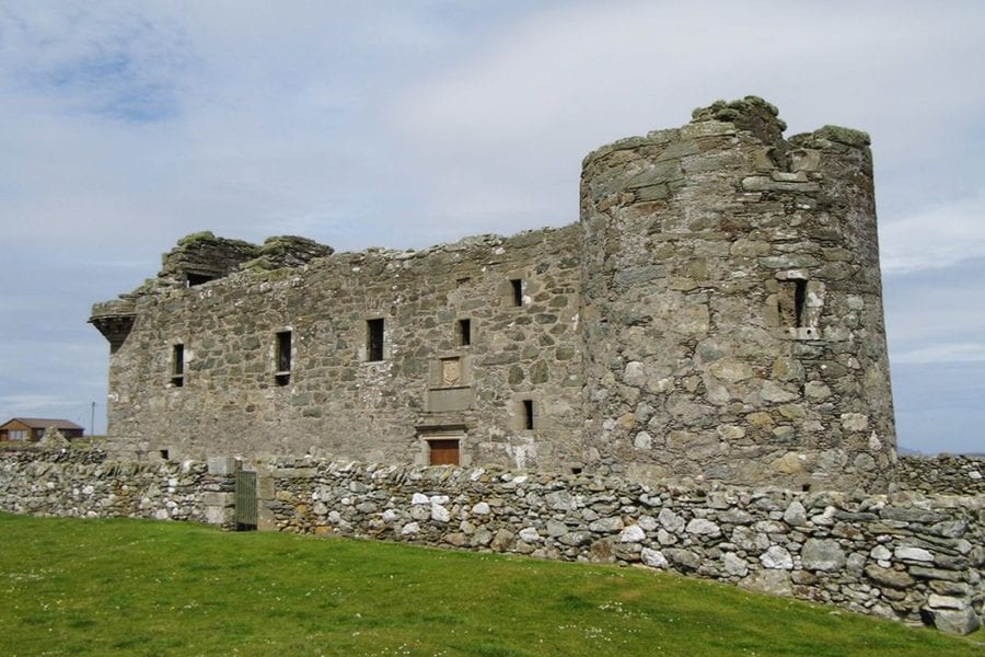 Bargaining Britain’s Northernmost Castle – £130,000 for Muness Castle, Unst, Shetland Isles, Scotland, ZE2 9DL, United Kingdom – Grade A listed freehold Scottish castle with cottages, barony title, gold and copper reserves and 240 acres of land goes to auction for just £130,000 just as plans for a space centre are announced in the vicinity – To be sold by Future Property Auctions of Glasgow on 23rd April 2021.