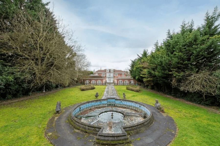Flattening a Fountain – £12 million for mansion The Fountains, 39 The Bishops Avenue, Hampstead Garden Suburb, London, N2 0BA, United Kingdom ($16.6 million, €13.9 million or درهم61 million) with planning permission to demolish and replace through Knight Frank – Boxy “Town Hall classical style” mansion ‘The Fountains’ on infamous The Bishops Avenue, N2 for sale for £3 million less than it listed for in 2012; this time it is destined for flattening.