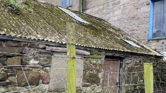 A Cottage For A Quid – Cottage for sale in foodie destination Caernarfon – Crumbling stone-built seaside cottage in Welsh foodie destination and royal town of Caernarfon goes on sale for just £1 – Rear of 72 Pool Street, Caernarfon, Gwynedd, LL55 2AF, Wales, United Kingdom offered for sale by Doorsteps online estate agency.