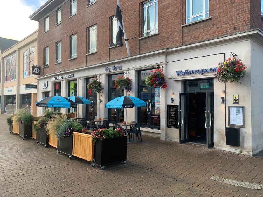 A Wetherspoons Washout 2021 – No shows at Wetherspoons pubs – On ‘Unlockdown Day 2021’ the Truro branch of Wetherspoons was still empty; given its owner Tim Martin’s joy in banning just about everything, could anybody be surprised?