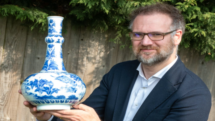 From £50 to £15,000 Chinese vase Hansons