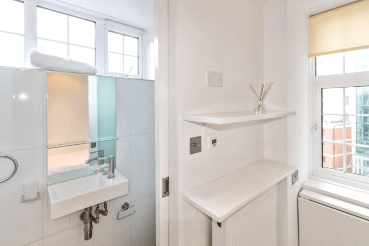 Both the shower room and ‘studio’ room have windows; a ‘Brucie bonus’ for sure.